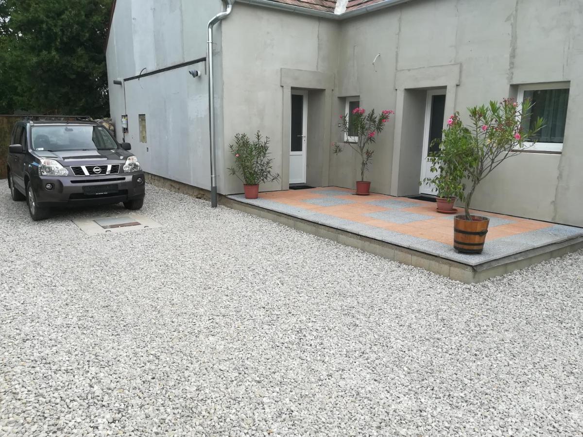 Suemegi Levendula Apartmanok Esterno foto